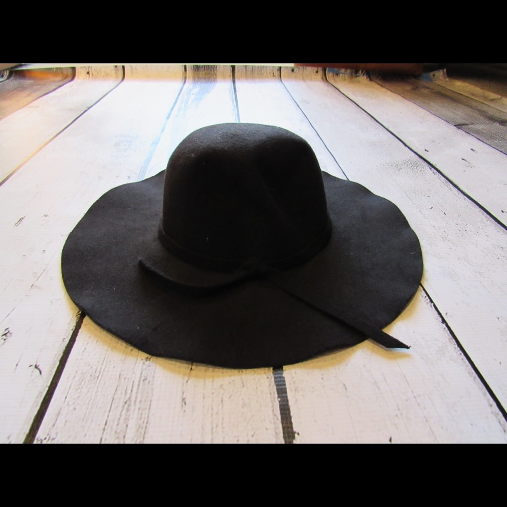 Floppy sun hat